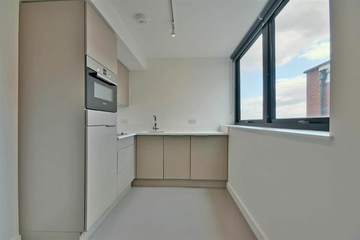 1 Bedroom Flat To Rent In High Road, North Finchley N12