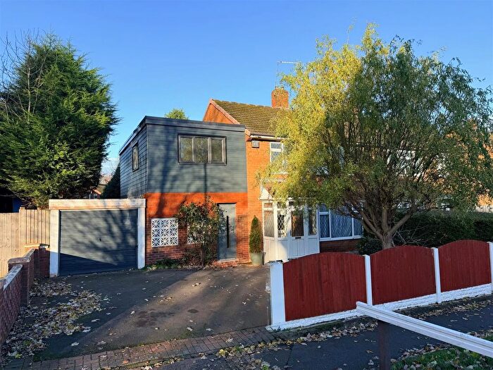 4 Bedroom Semi Detached House For Sale In Bredon Avenue, Stourbridge, DY9