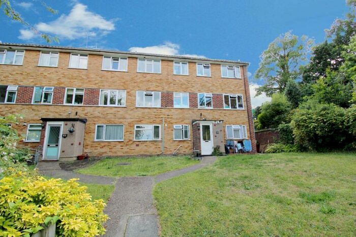 2 Bedroom Maisonette To Rent In Bramblecroft, Erith, Kent, DA8