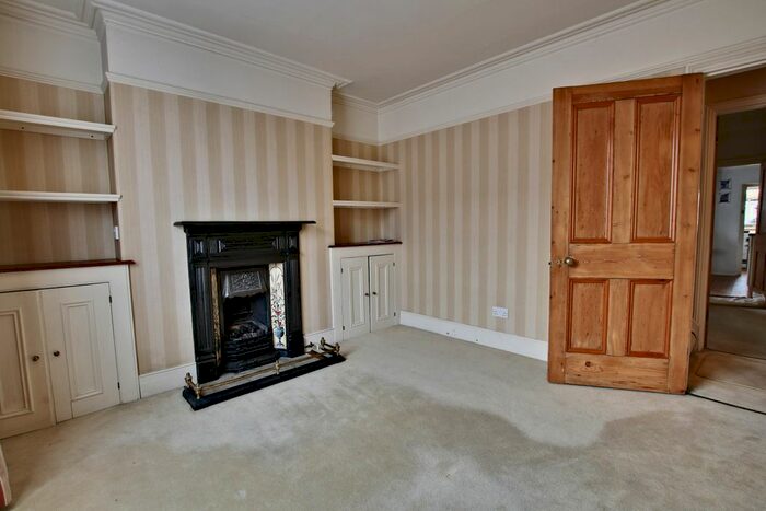 2 Bedroom Semi-Detached House To Rent In Stanley Road, Bromley, BR2