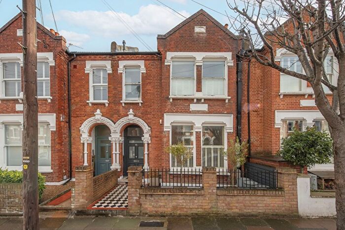 2 Bedroom Flat To Rent In Carminia Road, London, SW17