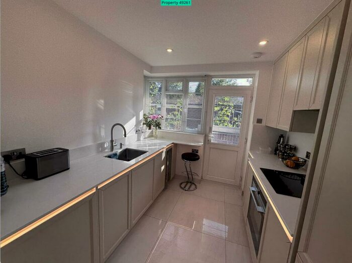 2 Bedroom Flat To Rent In The Green, London, N21