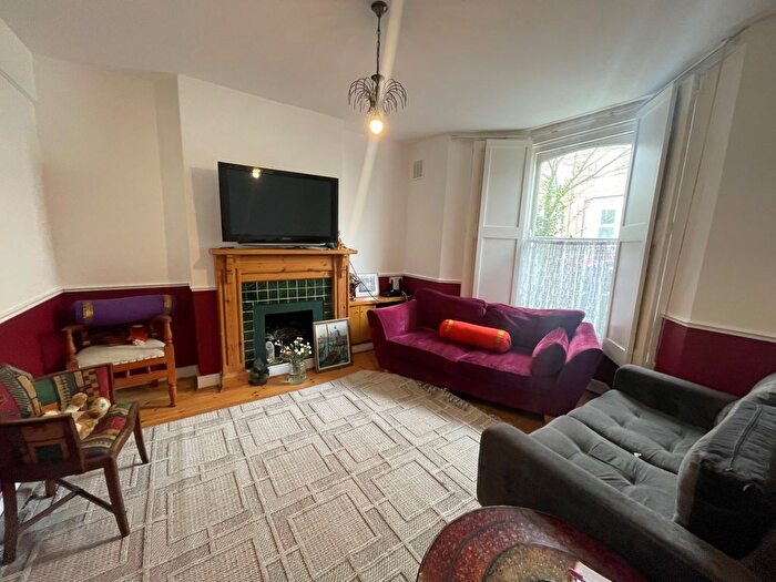 3 Bedroom Terraced House To Rent In Corbyn Street, Islington, N4