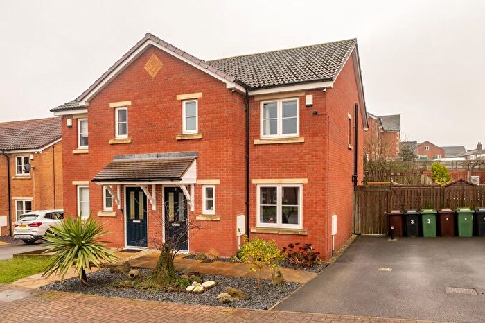 3 Bedroom Semi Detached House For Sale In Phoenix Way, Gildersome, LS27