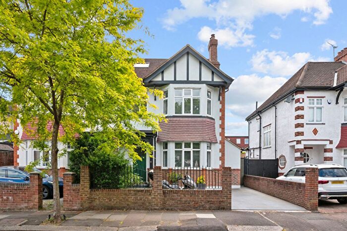 5 Bedroom Semi-Detached House For Sale In Tring Avenue, London, W5