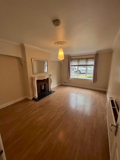 2 Bedroom Flat To Rent In Courtlands, Maidenhead, SL6