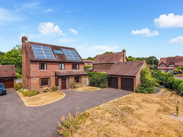 4 Bedroom Detached House For Sale In Fairfax Close, Winchester, SO22