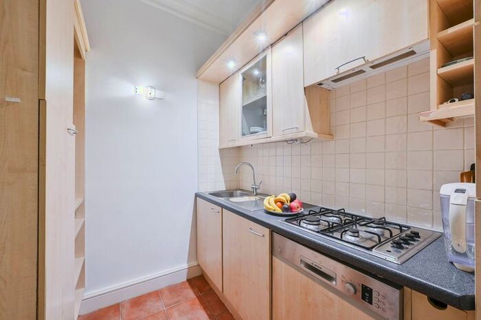 2 Bedroom Flat To Rent In Mansfield Street, Marylebone, London, W1G
