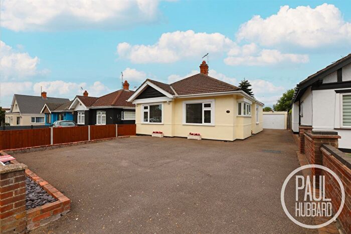 3 Bedroom Detached Bungalow For Sale In Normanston Drive, Oulton Broad, NR32