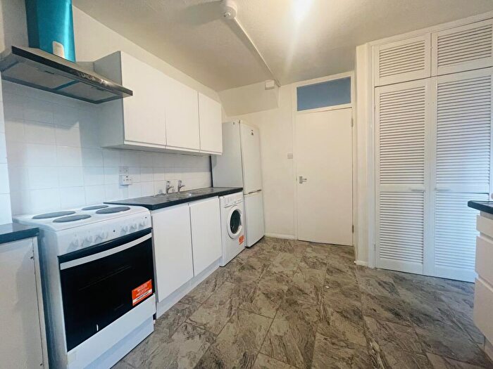 3 Bedroom House To Rent In Carisbrooke Road, CR4