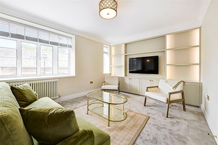 2 Bedroom Flat To Rent In Rosscourt Mansions, Buckingham Palace Road, Westminster, London, SW1W