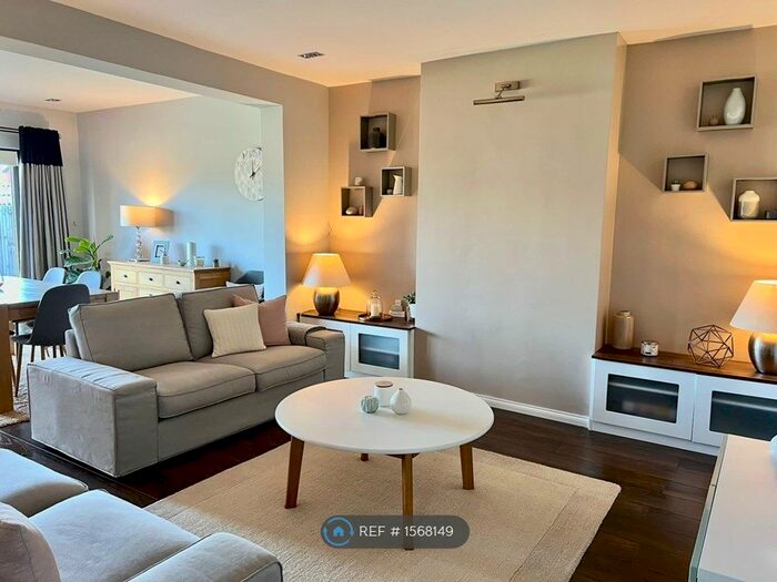 3 Bedroom Bungalow To Rent In Repton Road, Orpington, BR6