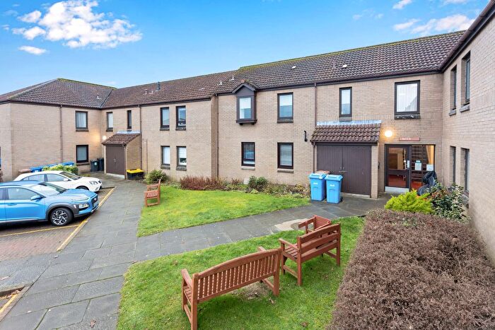 1 Bedroom Flat For Sale In Hill Court, Dunfermline, KY12