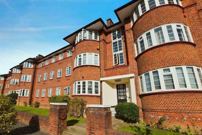 2 Bedroom Flat To Rent In Beaufort Park, Hampstead Garden Suburb, NW11