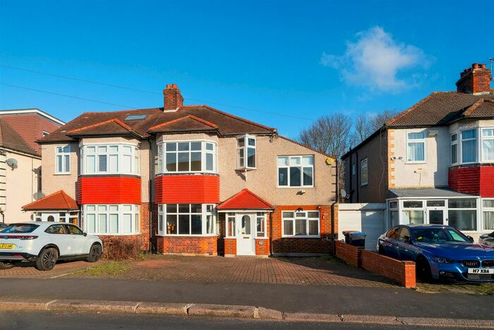 4 Bedroom Semi-Detached House To Rent In Wandle Road, Morden, SM4