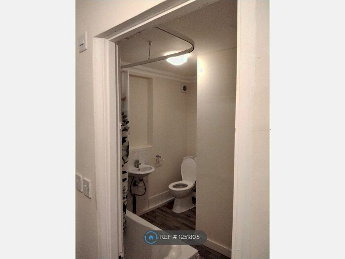 4 Bedroom Flat To Rent In Bethnal Green Road, London E2