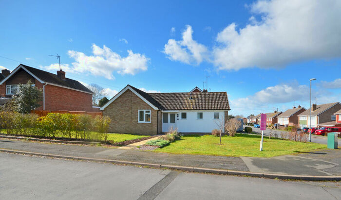 3 Bedroom Detached Bungalow To Rent In London Road, Raunds, NN9