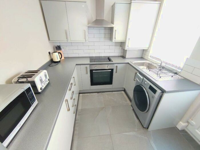 3 Bedroom Terraced House To Rent In Kelso Rd, Kensington, L6