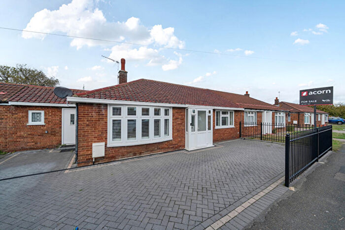 2 Bedroom Bungalow For Sale In Colyers Lane, Erith, DA8