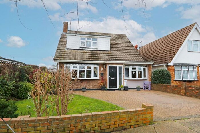 4 Bedroom Detached House For Sale In Deerhurst, Thundersley, Essex, SS7