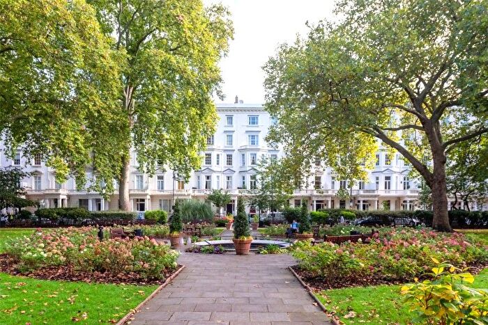 3 Bedroom Flat To Rent In St. Georges Square, Pimlico, SW1V