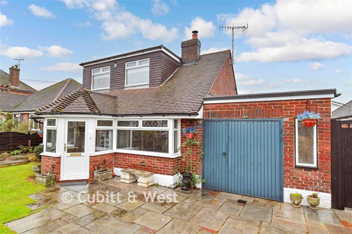 4 Bedroom Chalet For Sale In Elmwood Avenue, Bognor Regis, West Sussex, PO22