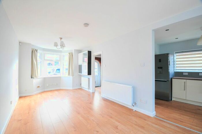 3 Bedroom Semi-Detached House To Rent In Cuthbert Road, Cheadle, SK8
