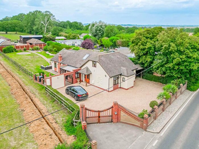 4 Bedroom Detached House For Sale In Hullbridge Road, Rayleigh, SS6