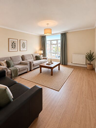 2 Bedroom Flat To Rent In Churchill Place, Harrow, HA1