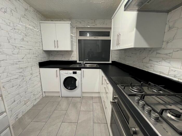 2 Bedroom Flat To Rent In Jersey Road, Isleworth, TW7