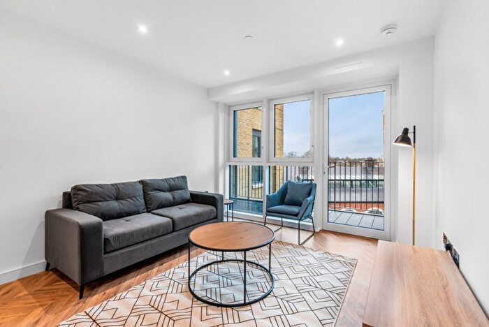 2 Bedroom Flat To Rent In Royal Exchange, London, KT1