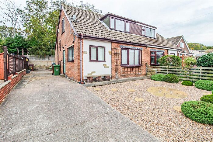 3 Bedroom Semi-Detached House For Sale In Dimplewell Close, Ossett, Wakefield, WF5