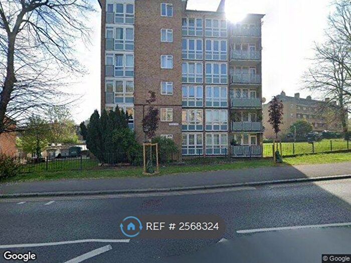 Studio To Rent In Brixton, London, SW2