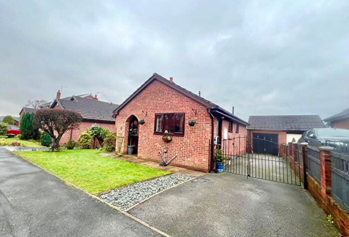 3 Bedroom Detached Bungalow For Sale In Woodland View, Cudworth, S72