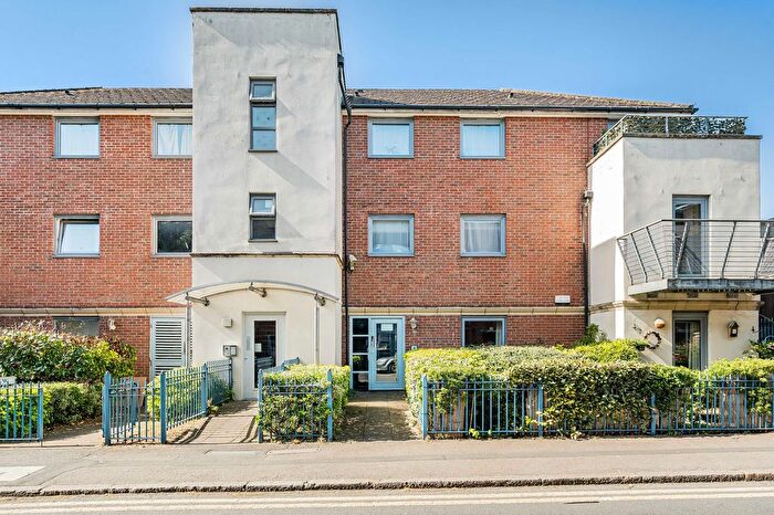 2 Bedroom Flat For Sale In West End Road, High Wycombe, HP11