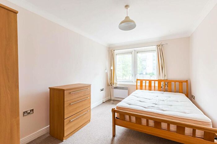 2 Bedroom Maisonette To Rent In Onyx Mews, Stratford, London, E15