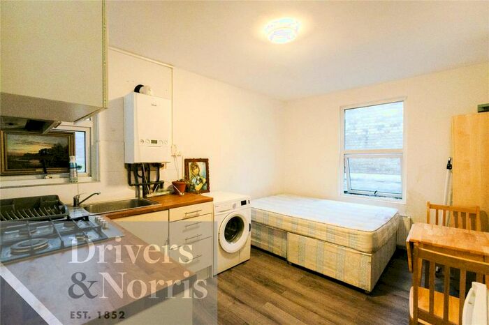 Apartment To Rent In Holloway Road, Archway, London, N19