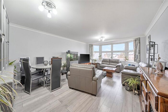 2 Bedroom Flat For Sale In Bromley Road, Beckenham, BR3