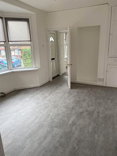 1 Bedroom Flat To Rent In Butlin Road, LU1