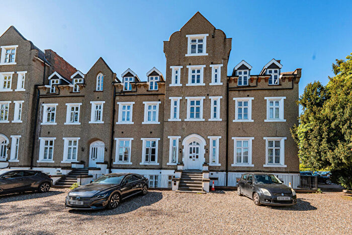 2 Bedroom Apartment For Sale In Upton Park, SL1