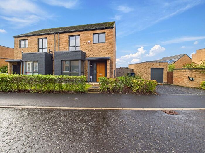 3 Bedroom Semi-detached House For Sale In Birch Crescent, Birtley, DH3