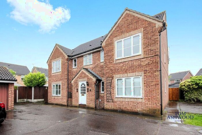 1 Bedroom Flat For Sale In Jacobs Avenue, Harold Wood, Essex, RM3