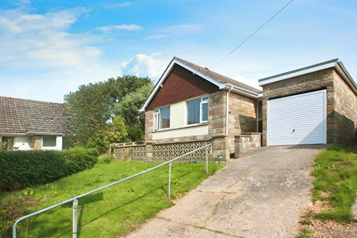 3 Bedroom Bungalow To Rent In Chine Close, Freshwater, PO40