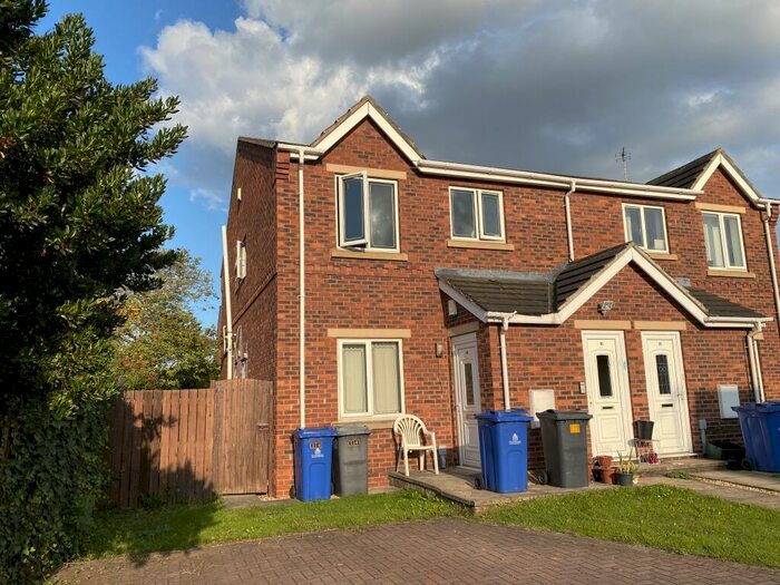 2 Bedroom Flat To Rent In Haslemere Court, Doncaster, DN5