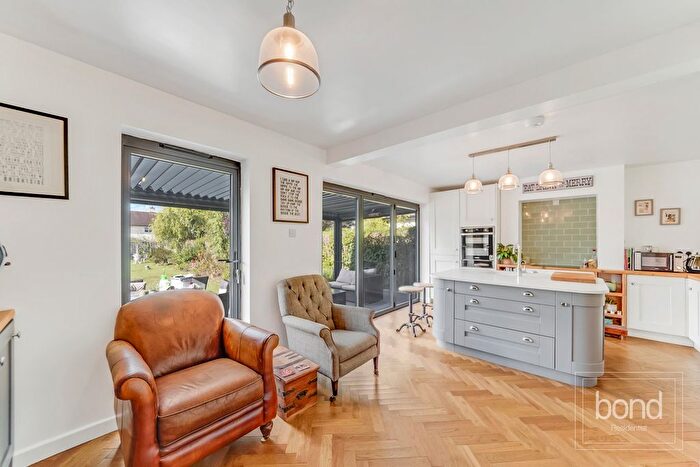 3 Bedroom Chalet For Sale In Chignal Road, Chelmsford, CM1