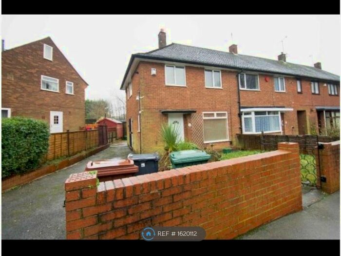 2 Bedroom End Of Terrace House To Rent In Fillingfir Drive, Leeds, LS16