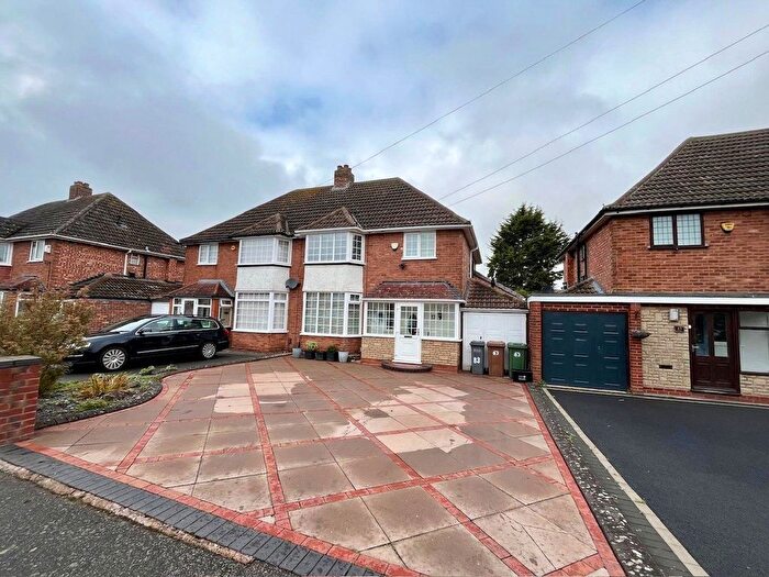 3 Bedroom Semi-Detached House For Sale In Blandford Avenue, Birmingham, West Midlands, B36