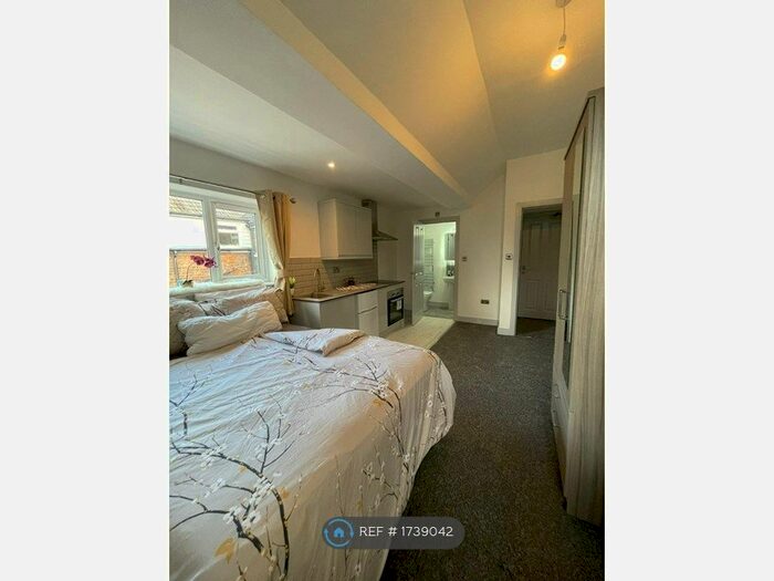 Studio To Rent In York Road, Edgbaston, Birmingham, B16