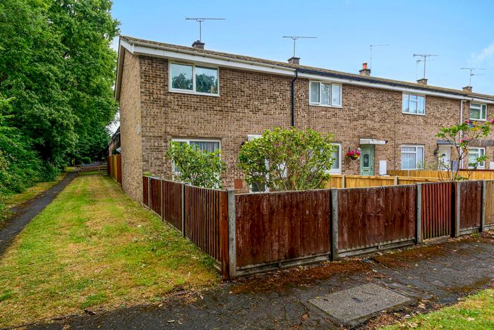2 Bedroom End Of Terrace House To Rent In Colliers Close, Woking, Surrey, GU21