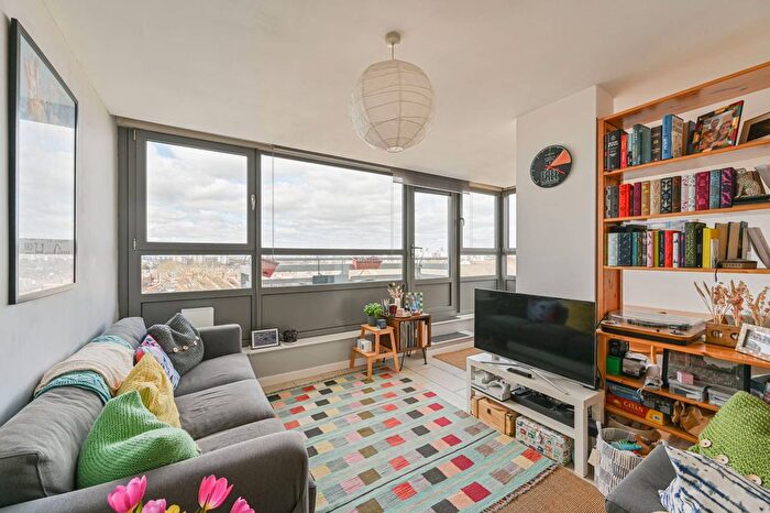 2 Bedroom Flat For Sale In New Park Road, Brixton, London, SW2
